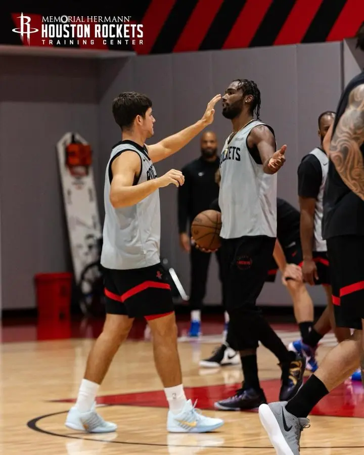 无数关于他, 新秀赛季的 无数关于他, 新秀赛季的